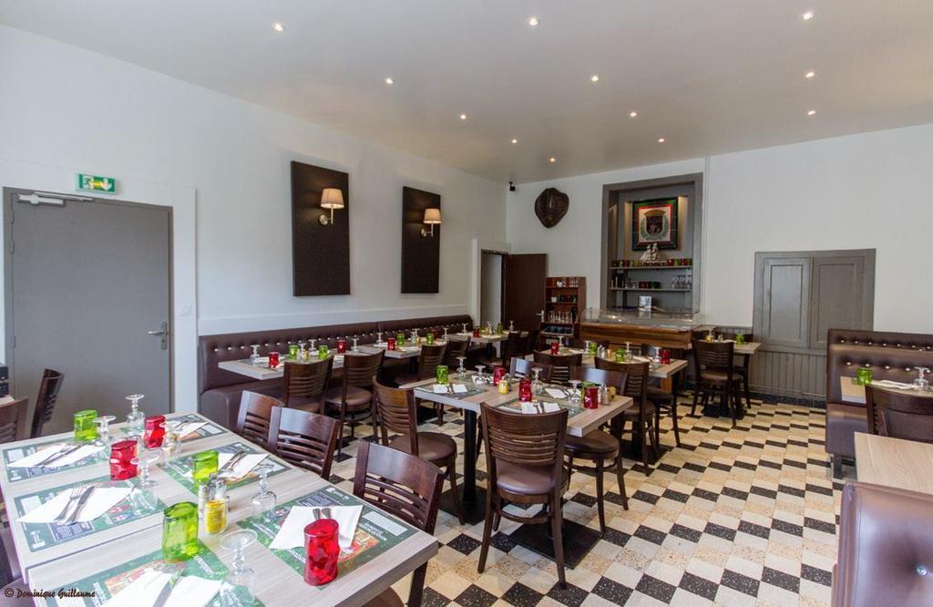 Hotel Restaurant Du Commerce La Gouesniere Bagian luar foto