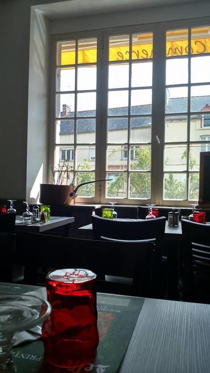 Hotel Restaurant Du Commerce La Gouesniere Bagian luar foto