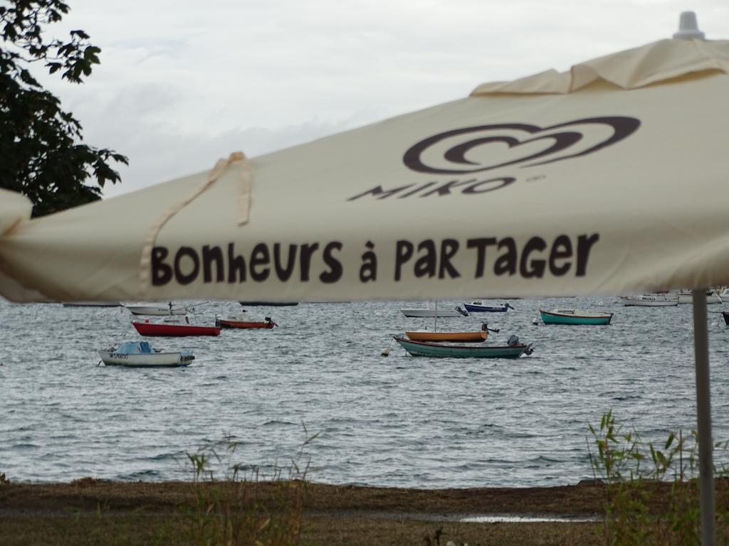 Hotel Restaurant Du Commerce La Gouesniere Bagian luar foto
