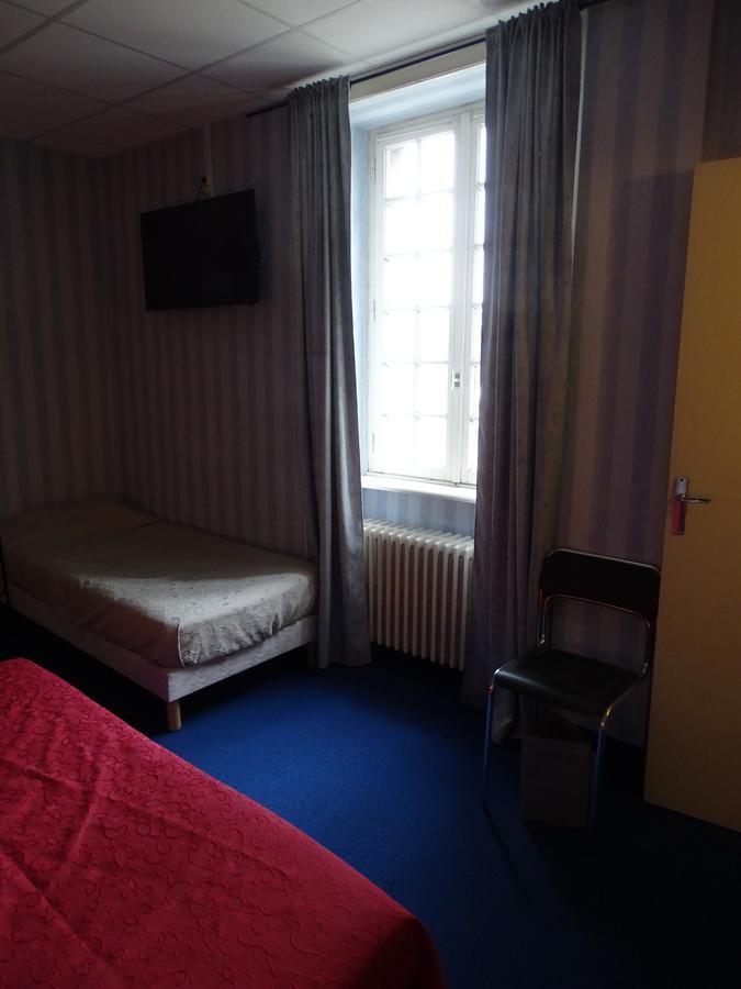 Hotel Restaurant Du Commerce La Gouesniere Bagian luar foto